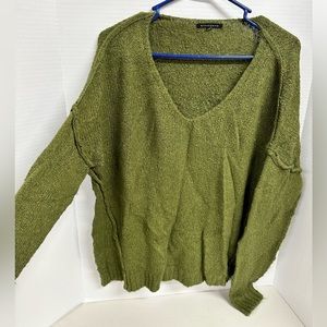 Reversed hem lightweight sweater
